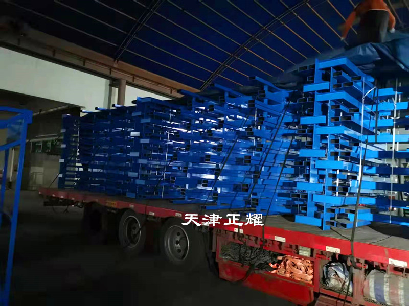 伸縮式懸臂貨架新案例連夜裝車發貨到江蘇蘇州