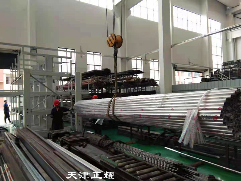重慶九龍坡管材貨架圖片 重型伸縮懸臂式結構 吊車取貨