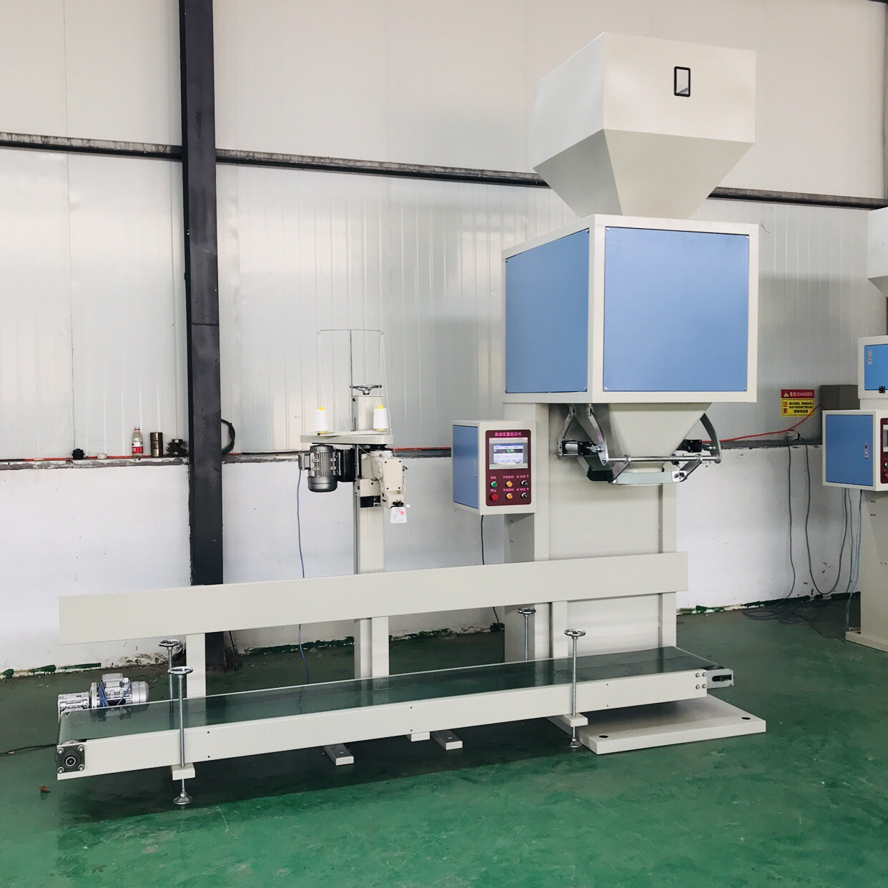 肥料顆粒自動(dòng)定量包裝機(jī)