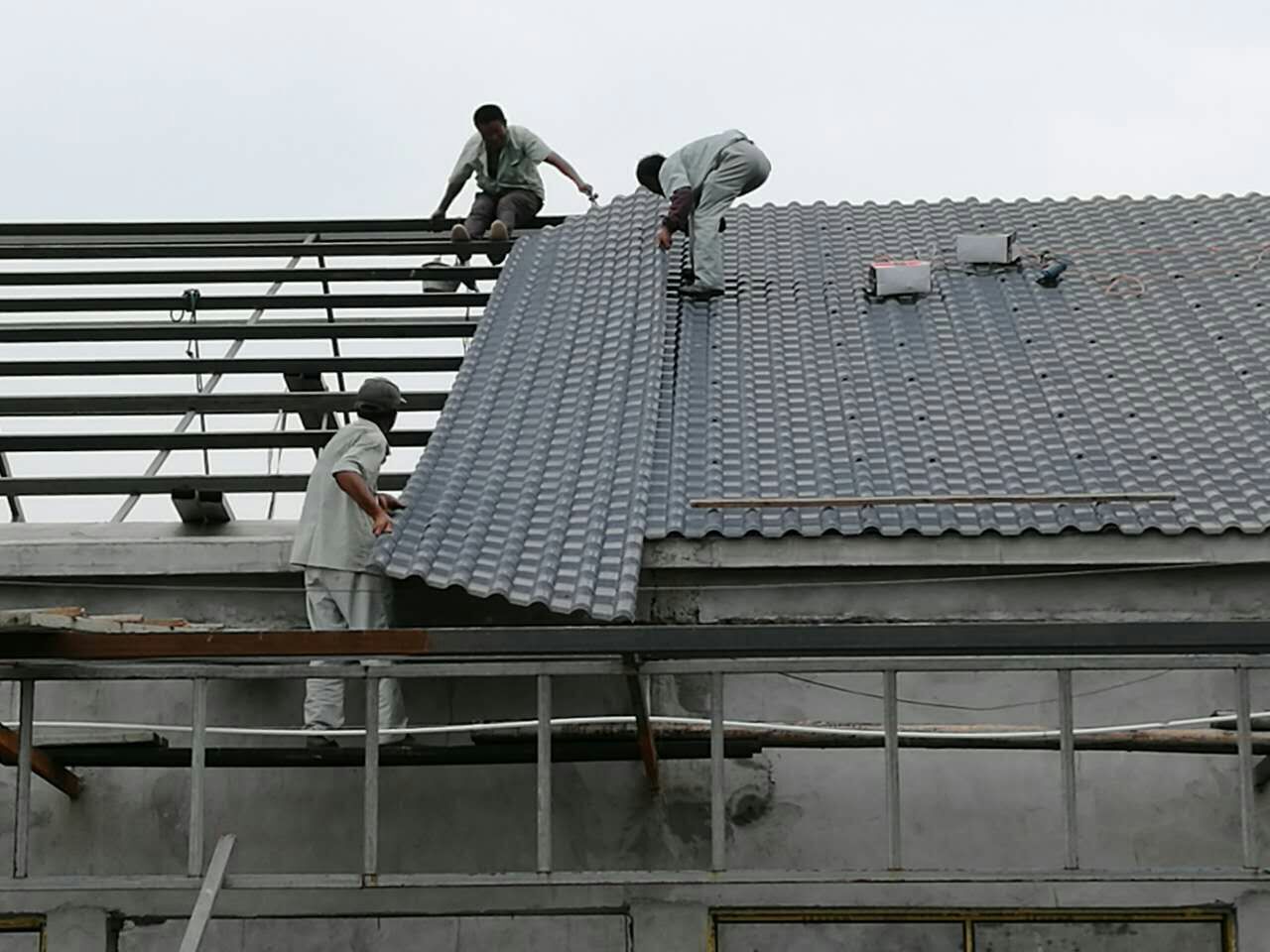 耐候隔熱合成樹脂瓦廠家直銷 翹角卷尾樹脂瓦配件專賣