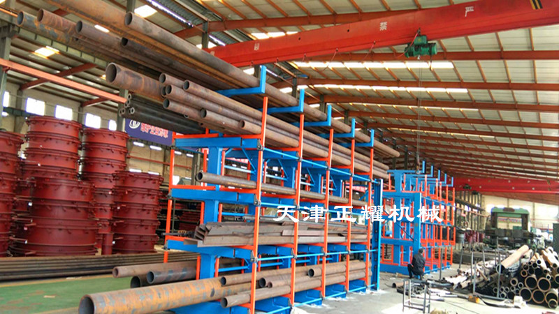 湖北武汉管材货架分类摆放十几种规格整齐好盘点