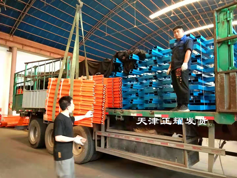 伸缩式悬臂货架发货天津滨海新区存放生产原材料