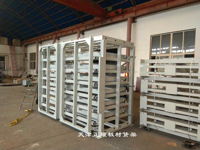 几十种规格的板材使用卧式板材货架存放节省空间整齐