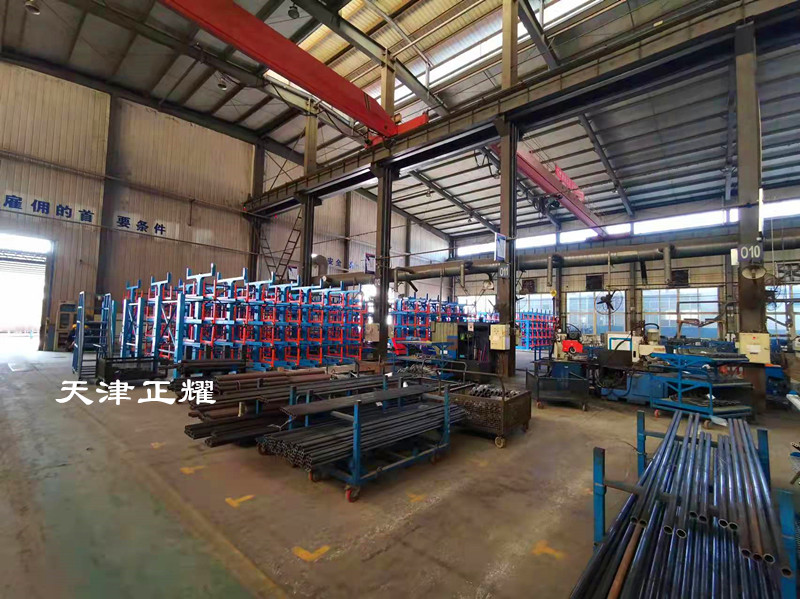 鋼材用什么貨架可以使用行車吊取伸縮式懸臂鋼材貨架