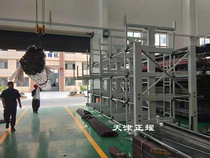 山東東營(yíng)伸縮式懸臂貨架如何存放管材節(jié)省空間擺放整齊