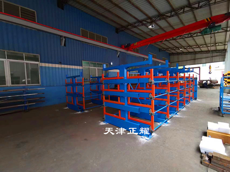 伸縮式懸臂貨架新案例顏色漂亮外形美觀實(shí)用性強(qiáng)