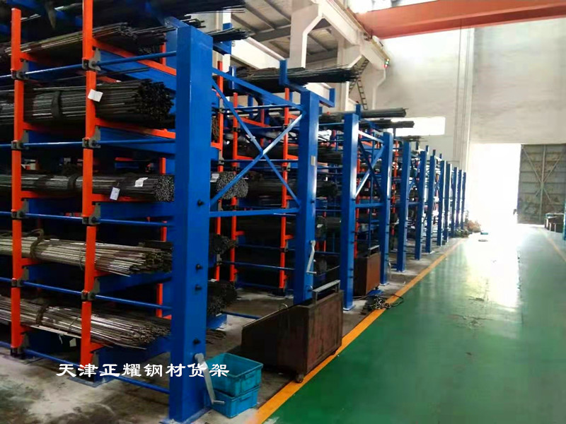 鋼材種類很多擺放雜亂找料費(fèi)力可伸縮式鋼材貨架