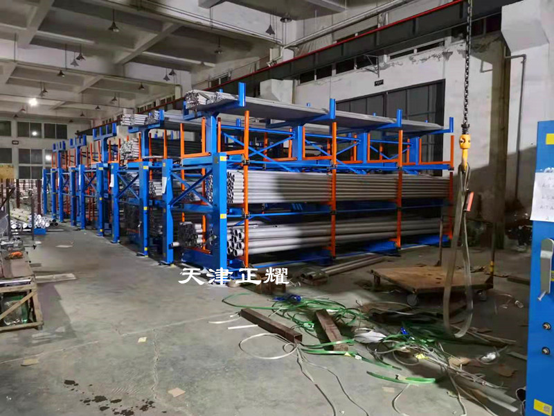 6層每層承重5噸的伸縮式懸臂貨架存放幾十種原材料