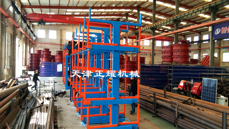 管材不接觸地面擺放到伸縮式管材貨架上省空間整齊