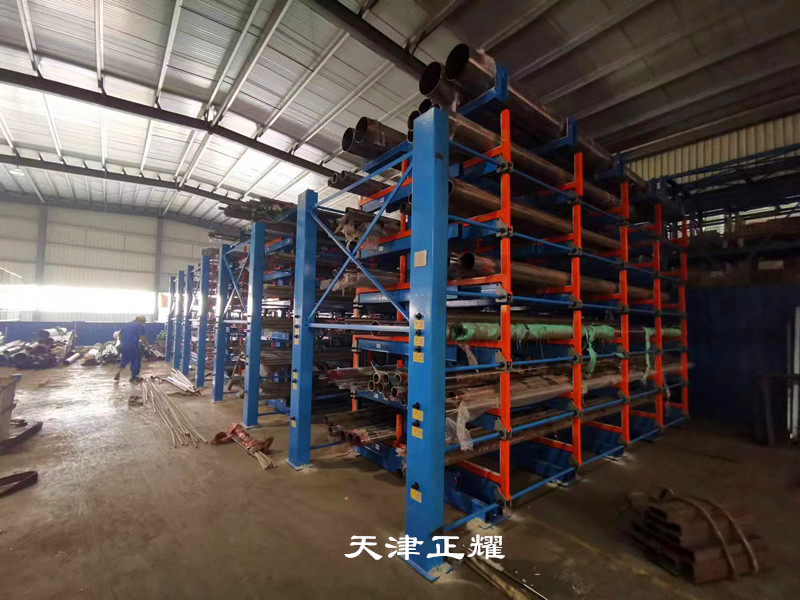 管材還在地面堆放么 伸縮式管材貨架立體存放省空間