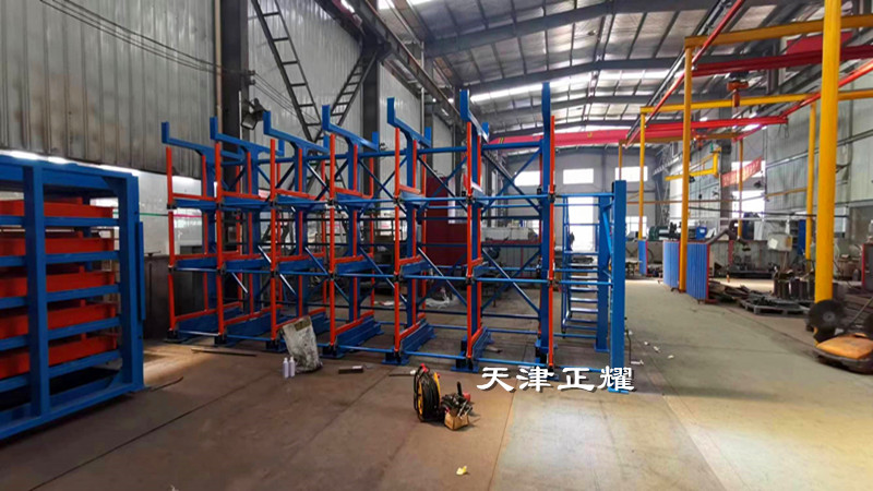 手搖伸縮式懸臂貨架新案例投入使用