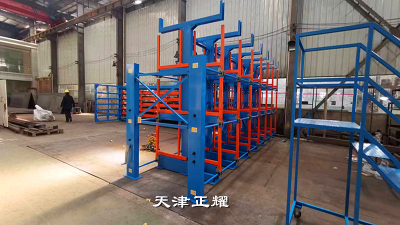 手搖伸縮式懸臂貨架新案例投入使用