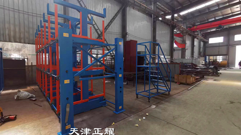 手搖伸縮式懸臂貨架新案例投入使用