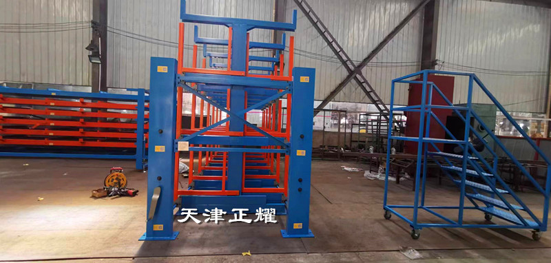 手搖伸縮式懸臂貨架新案例投入使用