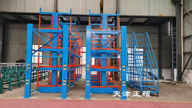 型材立體車間倉(cāng)庫(kù)存放手動(dòng)搖出式伸縮懸臂貨架案例