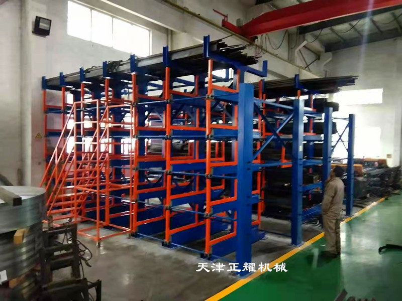 放型材的貨架占地小擺放幾十種型材整齊數(shù)量清晰