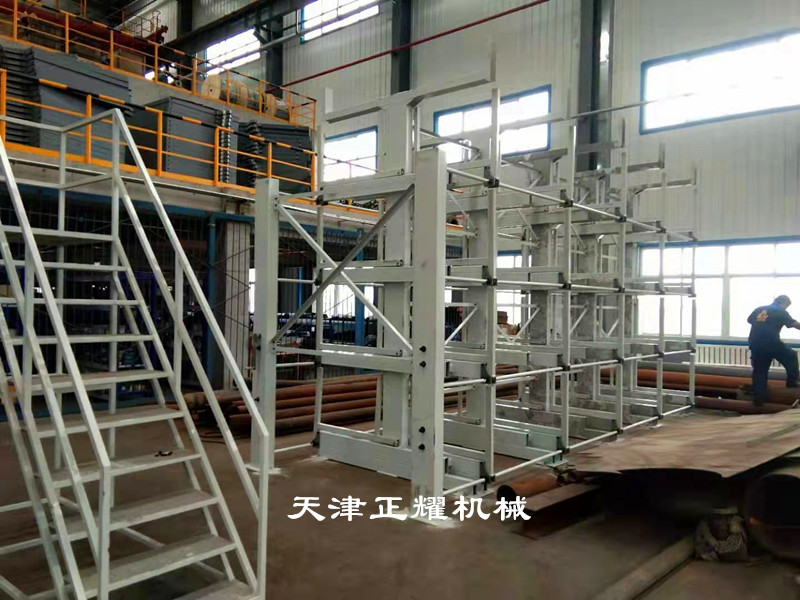 放型材的貨架占地小擺放幾十種型材整齊數(shù)量清晰