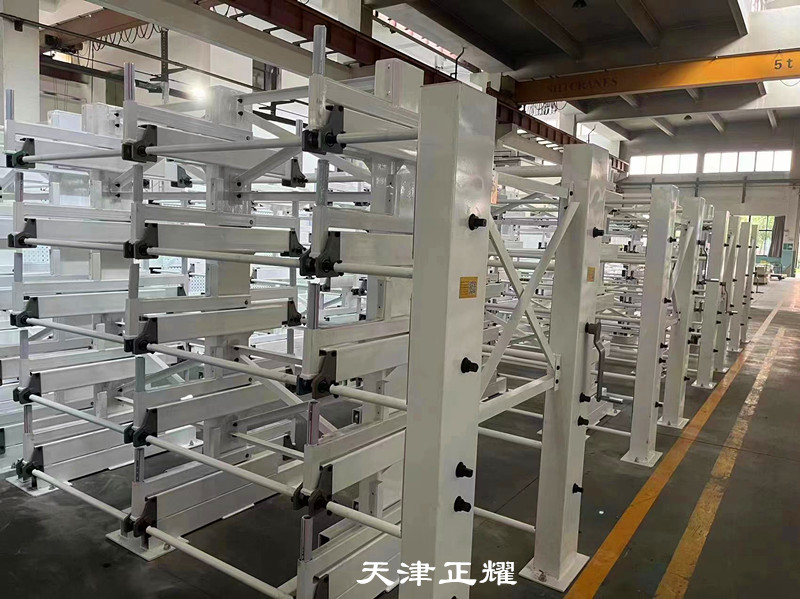 立體倉(cāng)庫(kù)存放離不開(kāi)伸縮式懸臂貨架今耀品牌