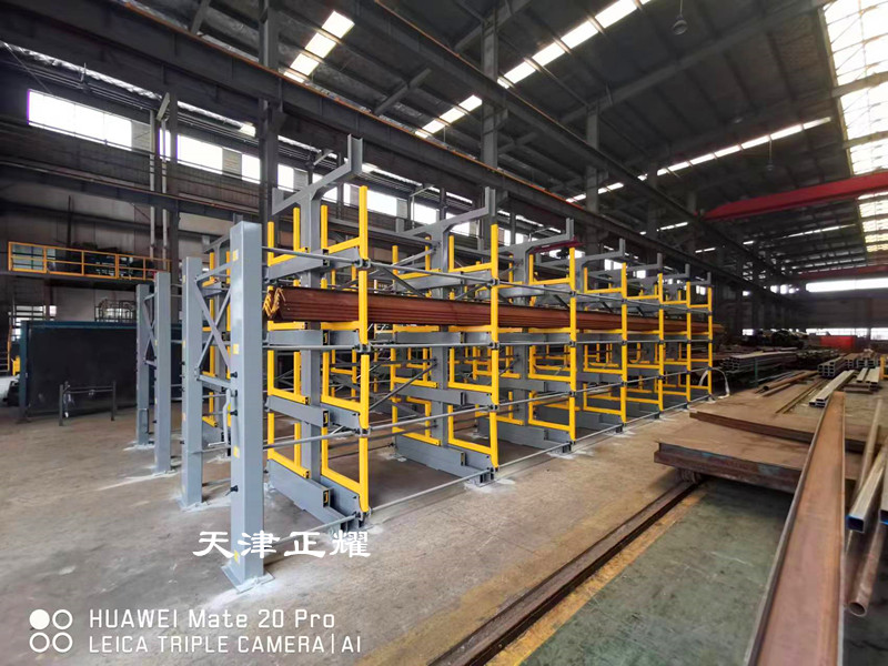 型鋼貨架伸縮式上架存放省空間擺放種類多行車取貨方便