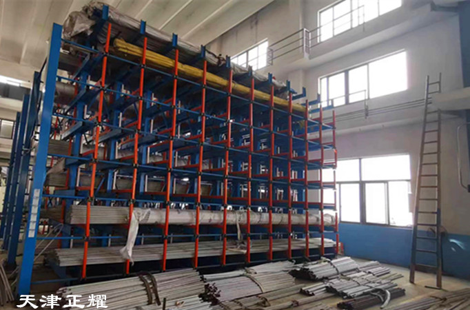 型鋼貨架伸縮式上架存放省空間擺放種類多行車取貨方便