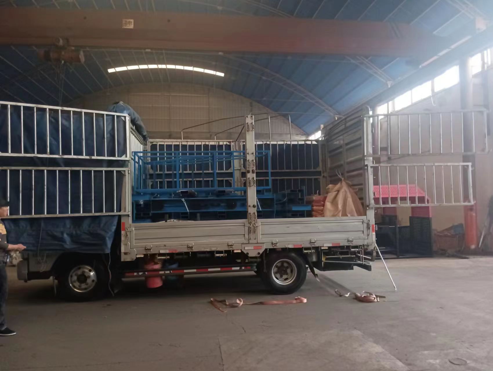 遼寧沈陽伸縮式懸臂貨架裝車發(fā)貨立體存放管材省空間