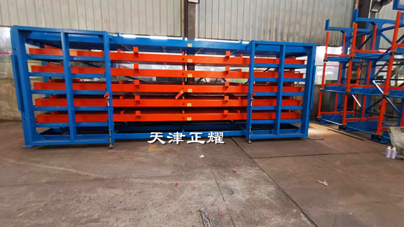 板材堆放地面很亂占地大可以考慮臥式板材貨架存放