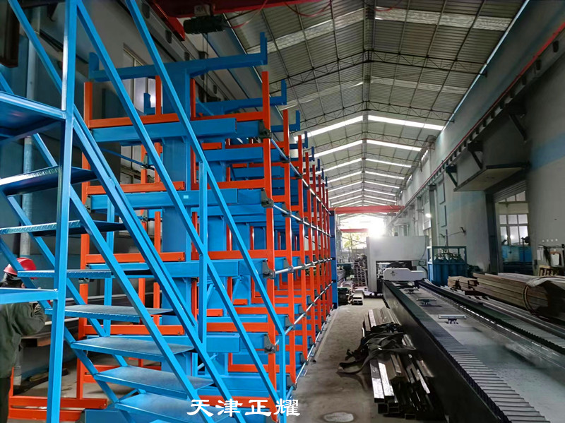 伸縮式懸臂貨架是一種高效便捷的存儲工具