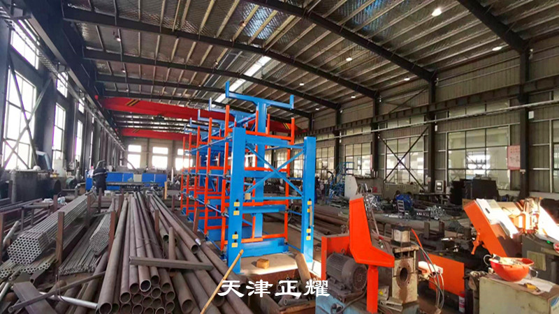 解決傳統(tǒng)管材存儲方式伸縮搖臂式放管材的貨架