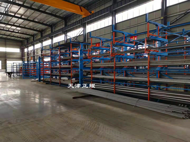 管材高效存取降低成本新方式伸縮式管材存放架