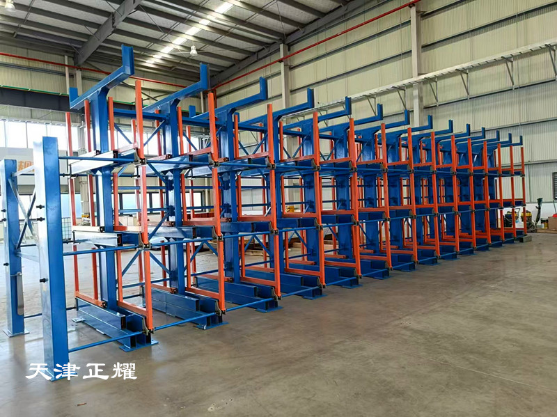 伸縮式懸臂貨架分類清晰，存取便捷，提升工作效率