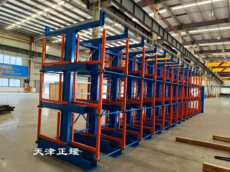 伸縮式懸臂貨架分類清晰，存取便捷，提升工作效率