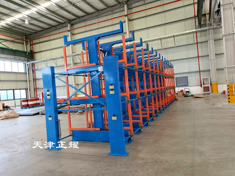 伸縮式懸臂貨架分類清晰，存取便捷，提升工作效率