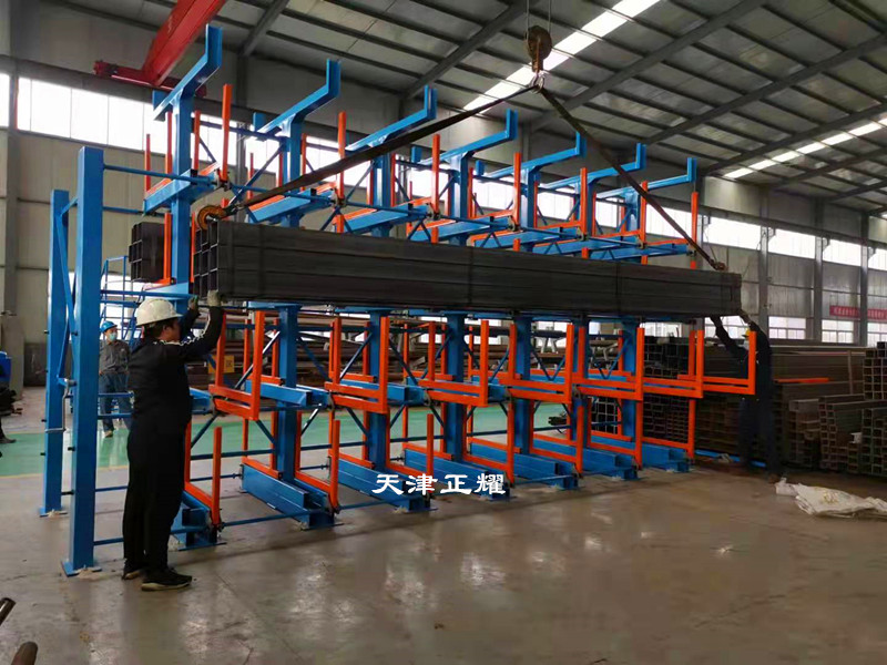 傳統(tǒng)的管材存儲方式被伸縮懸臂貨架所取代