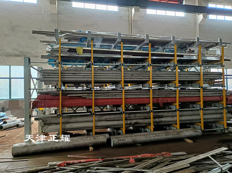 伸縮式懸臂貨架巧妙地解決了鋼管擺放難題