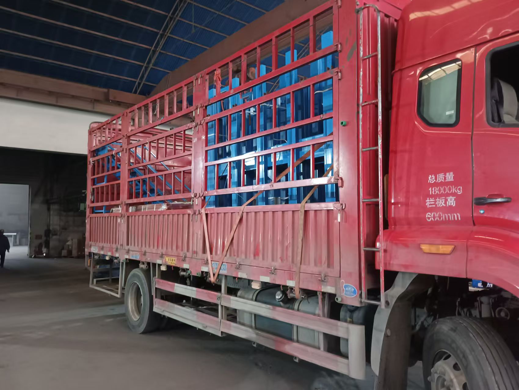 鋼材貨架裝車發(fā)貨浙江臺(tái)州立體存儲(chǔ)省空間存取方便