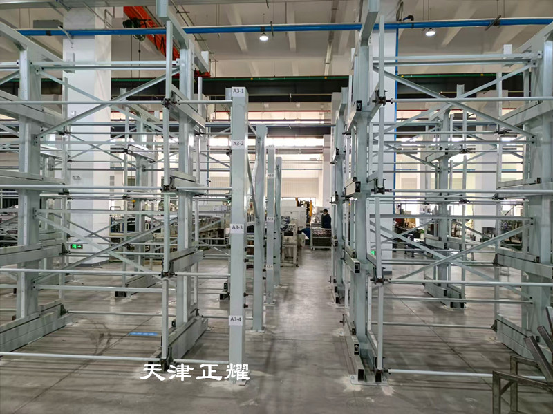 伸縮式懸臂貨架手動搖出懸臂，操作簡單便捷