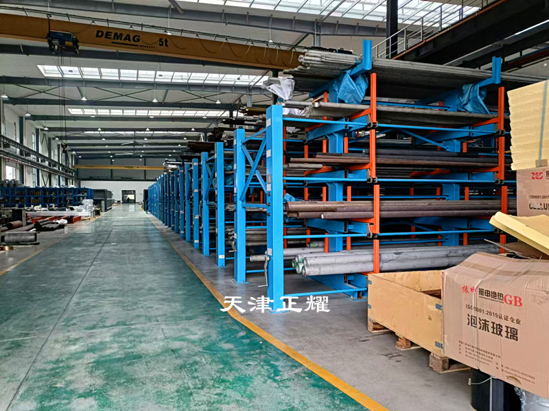 原材料車間立體存儲(chǔ)離不開伸縮式懸臂貨架的作用