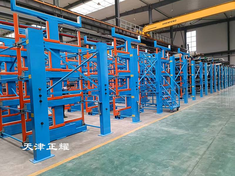 原材料車間立體存儲(chǔ)離不開伸縮式懸臂貨架的作用