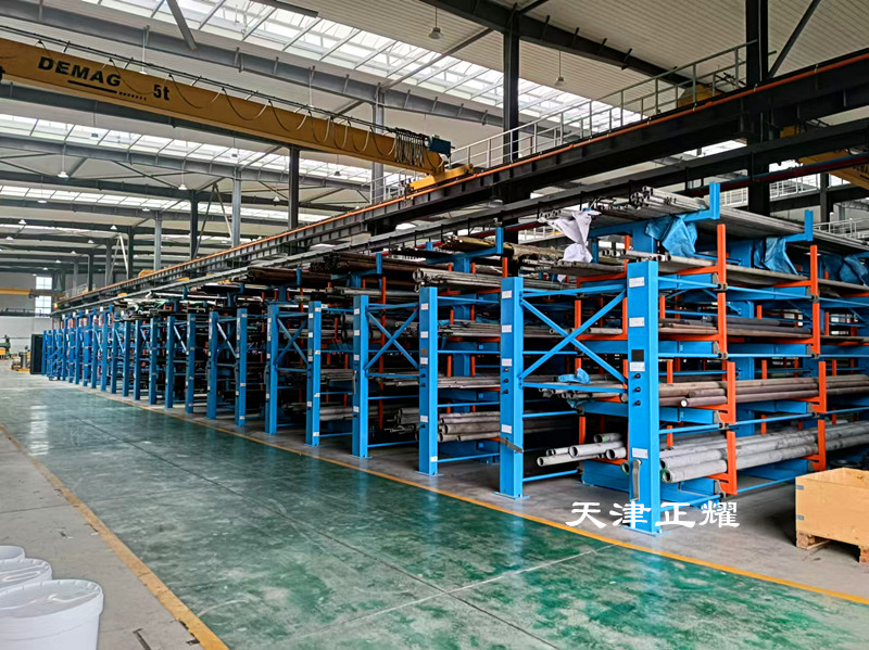 原材料車間立體存儲(chǔ)離不開伸縮式懸臂貨架的作用