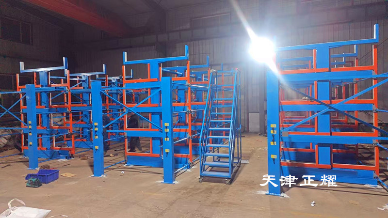 6米物料輕輕一搖就可以存取的伸縮式懸臂貨架