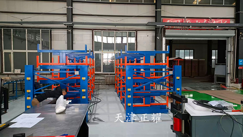 伸縮懸臂貨架分類清晰，管理高效，節(jié)省人力成本