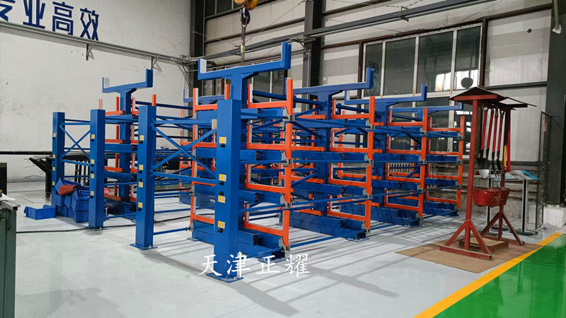 伸縮懸臂貨架分類清晰，管理高效，節(jié)省人力成本