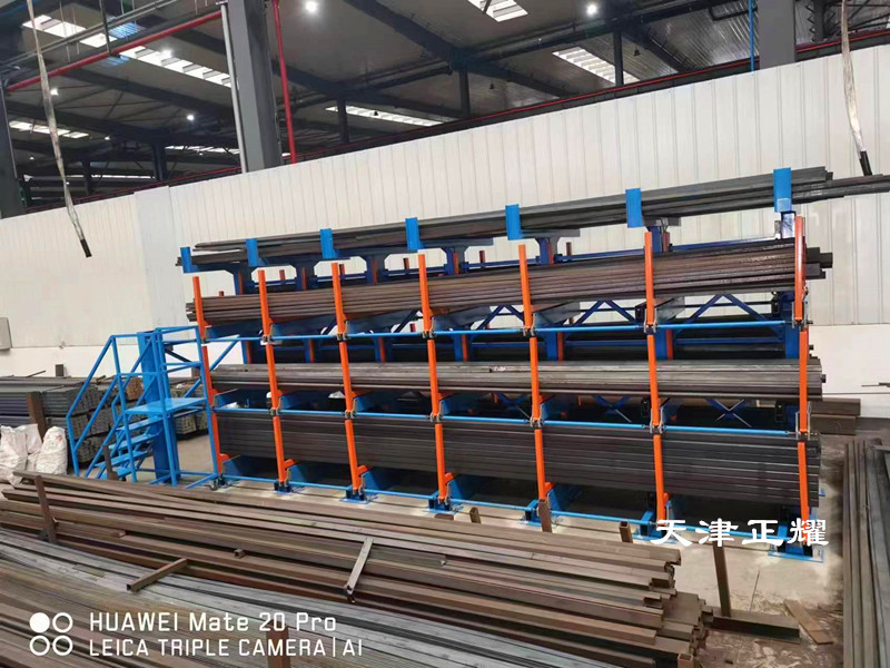 伸縮式懸臂貨架手動或電動設(shè)計(jì)滿足存儲需要