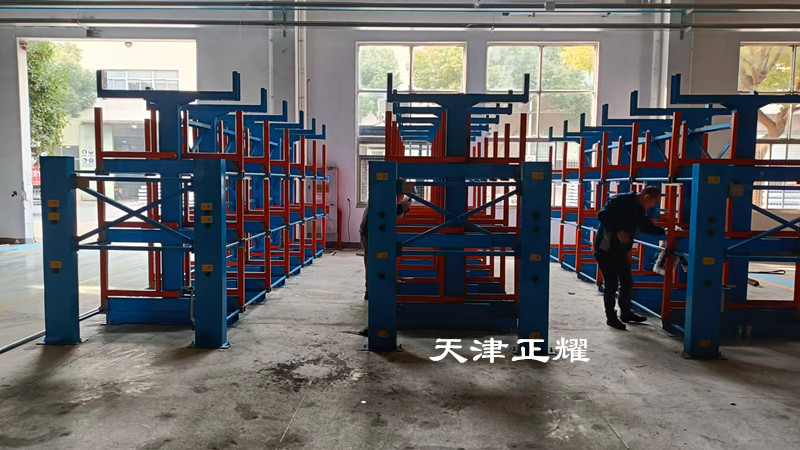 蘇州項目伸縮式懸臂貨架交付使用