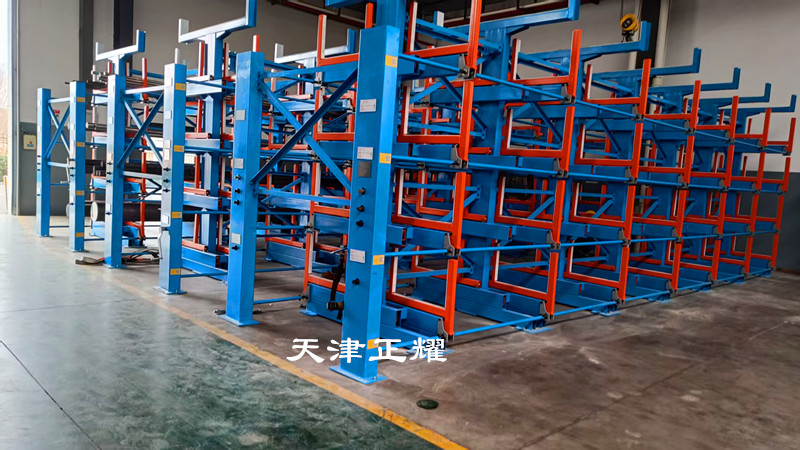 伸縮式懸臂貨架使用行車存取鋼材高效便捷安全