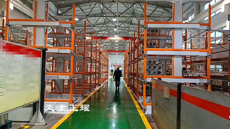 管材空間小提高存儲量的可伸縮式管材擺放架