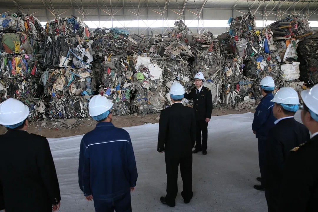 文章17 1.46万吨废塑料，天津海关一把火都给烧了！.jpg