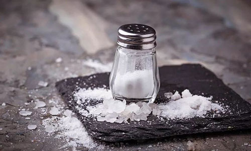 文章39-多国科学家在食盐中发现塑料微粒.jpg