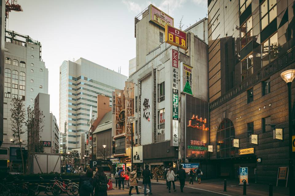 文章106-日本龟冈市将禁止零售商店向顾客提供塑料袋.jpg